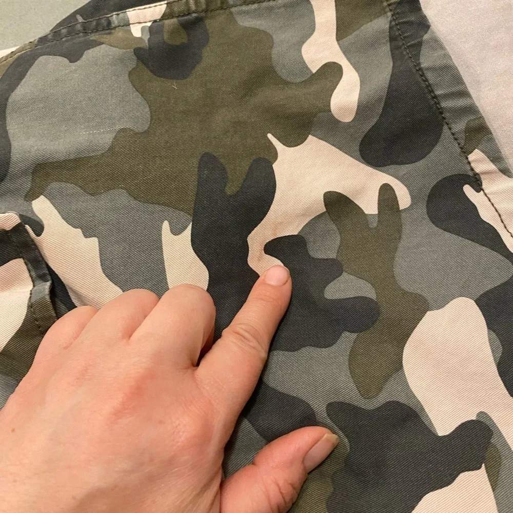 H&M divided camouflage cotton button down hoodie - Picture 10 of 10